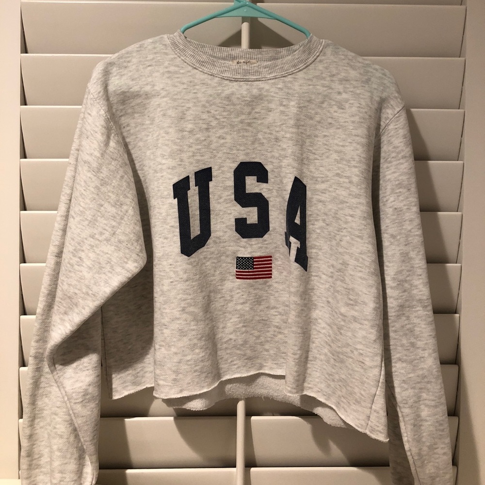 Cute cropped Brandy Melville sweatshirt